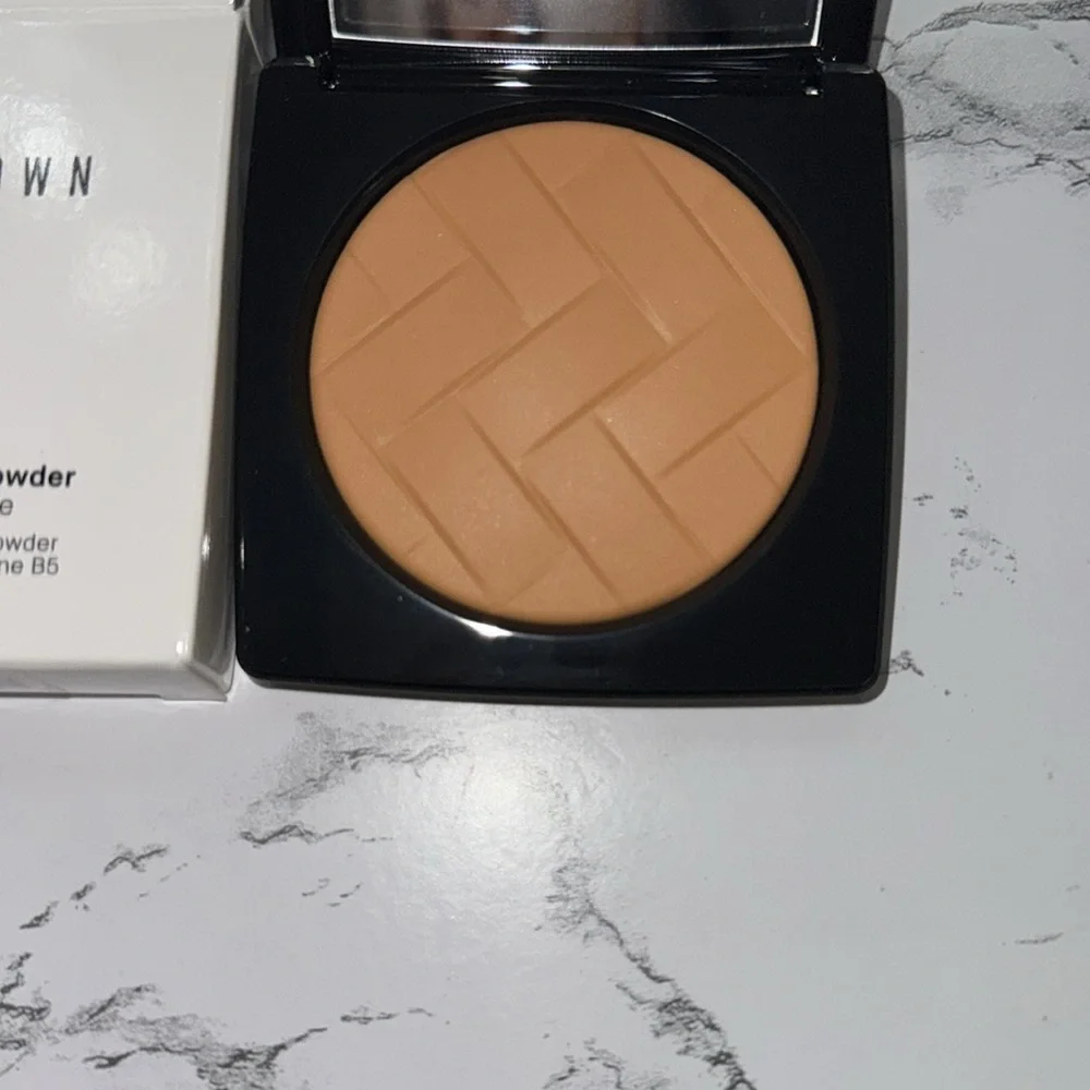 NWT Bobbi Brown vitamin enriched press powder: Peach Never used Still in box